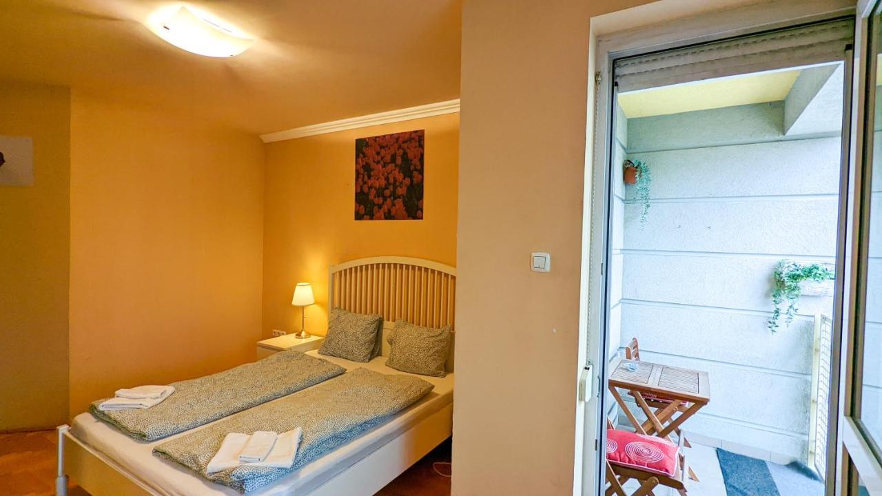 Skytop Modern Condo In Heart Of Downtown Budapest Extérieur photo